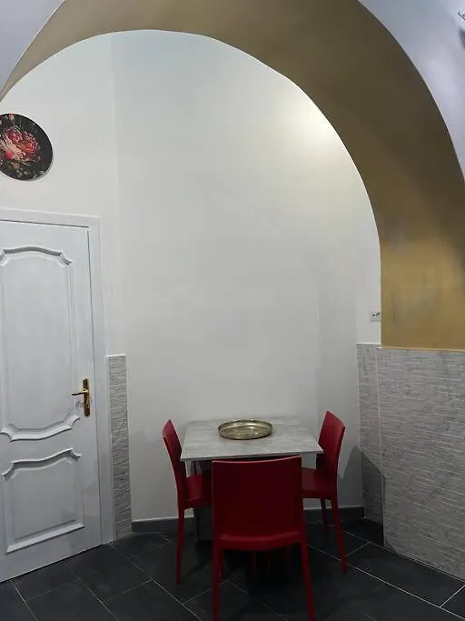 Fenty Home 2 San Lorenzo Roma İtalya