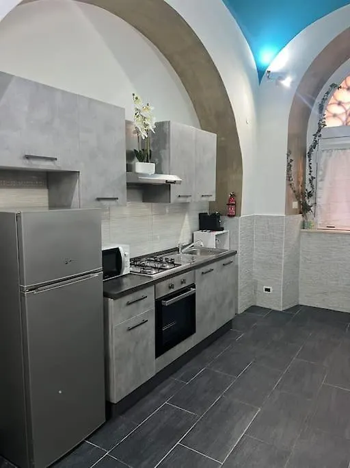 Fenty Home 2 San Lorenzo Roma İtalya
